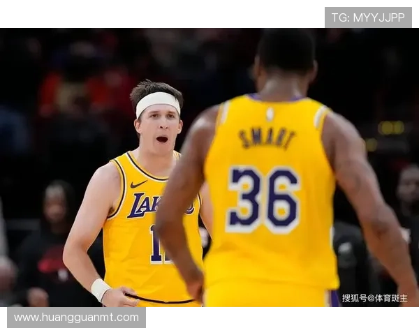 奥斯汀·里夫斯三分投射拉开空间提升湖人进攻效率