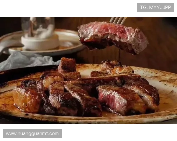 约书亚赛前吃牛排配香槟，训练营开在私人海岛？