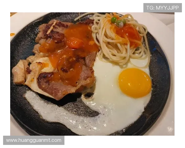 莱万每天凌晨四点起床吃牛排，这谁顶得住啊