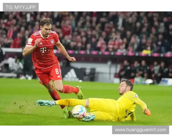 拜仁慕尼黑防线前提过高问题显现，近期防守被频繁击穿影响稳定性表现