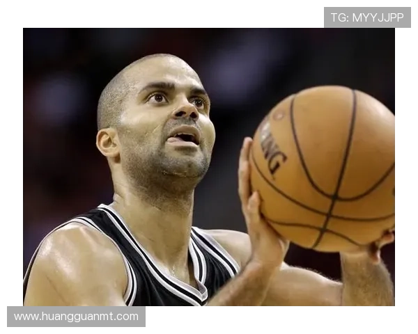 想知道合理冲撞区的判罚标准？看NBA裁判如何精准区分进攻犯规和阻挡犯规！