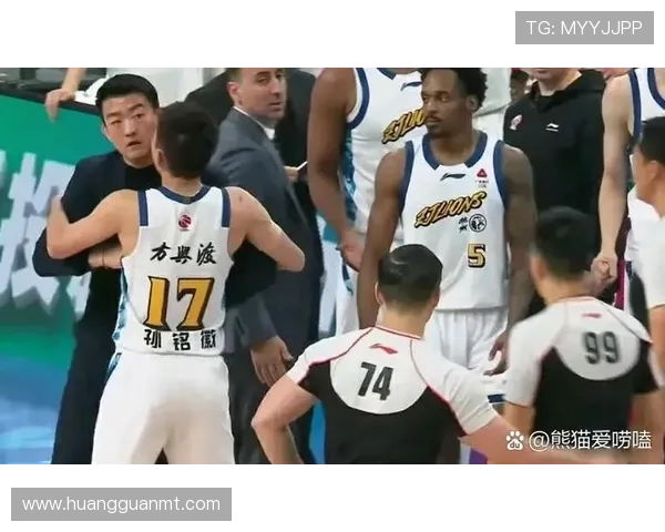 新手必看：篮球比赛中的进攻犯规到底该怎么判？